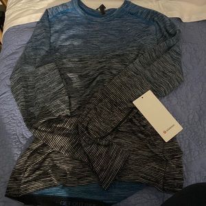 lululemon long sleeve, only worn one or twice